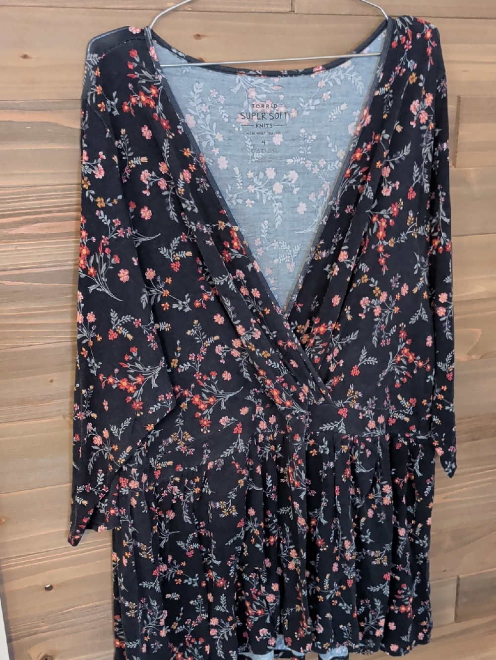 torrid Black Floral Wrap Peplum Top. Size 4